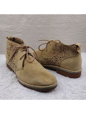 Hush Puppies Moyen Light Tan Suede Leather Upper Lace Up Low Heel Booties